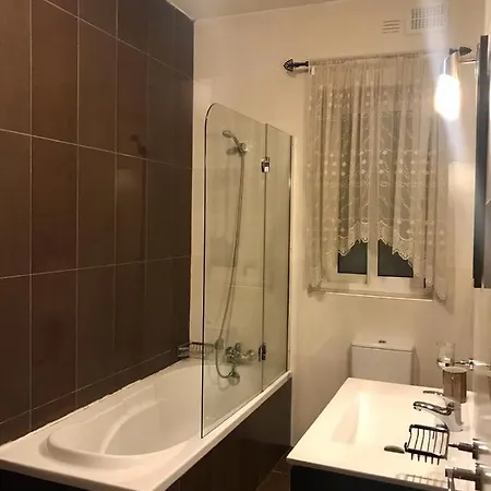 11, B, Mons. G Depiro Street, Апартаменты